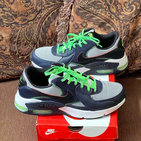 100% Auth Nike Air Max Excee Sneakers - Picture 8 of 12